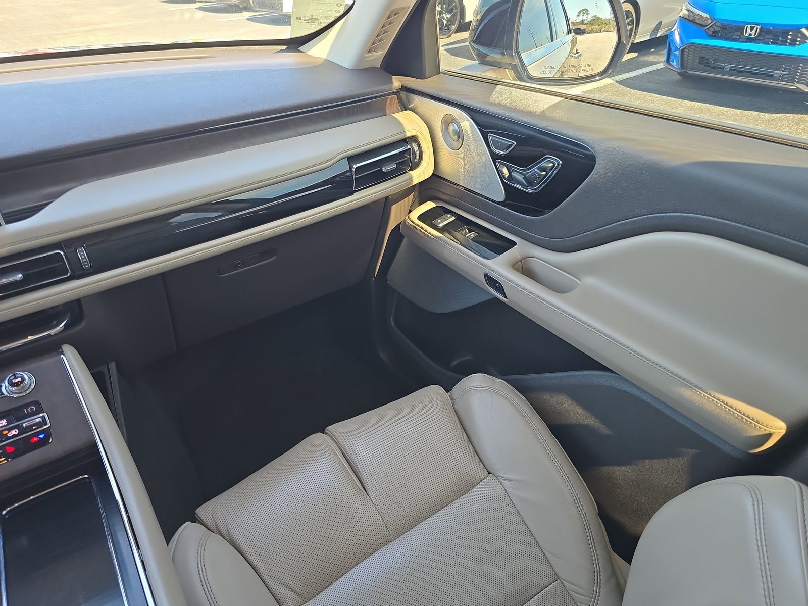 Used 2020 Lincoln Aviator Reserve w/ Equipment Group 202A image 12