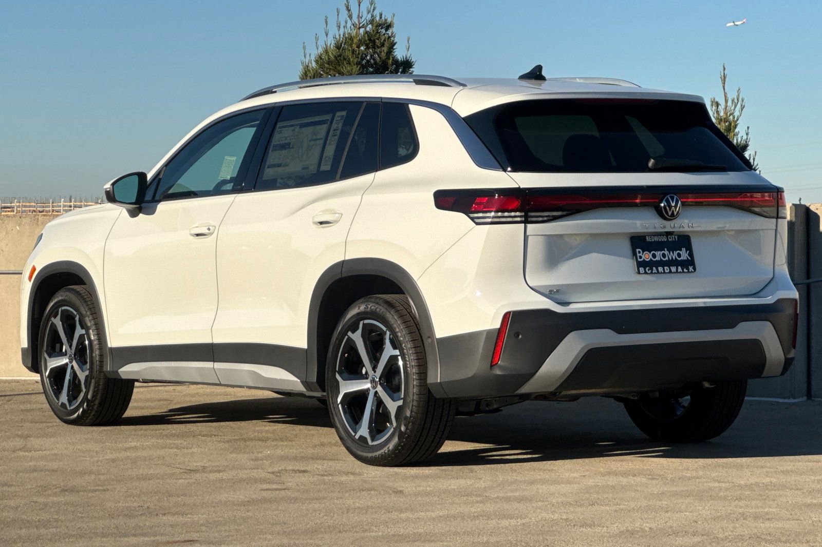 New 2026 Volkswagen Tiguan SE FWD image 6