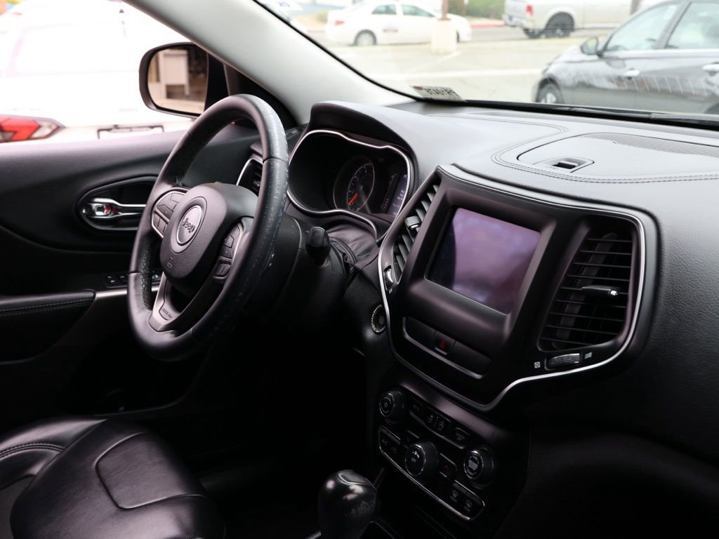 Used 2019 Jeep Cherokee Latitude Plus image 20