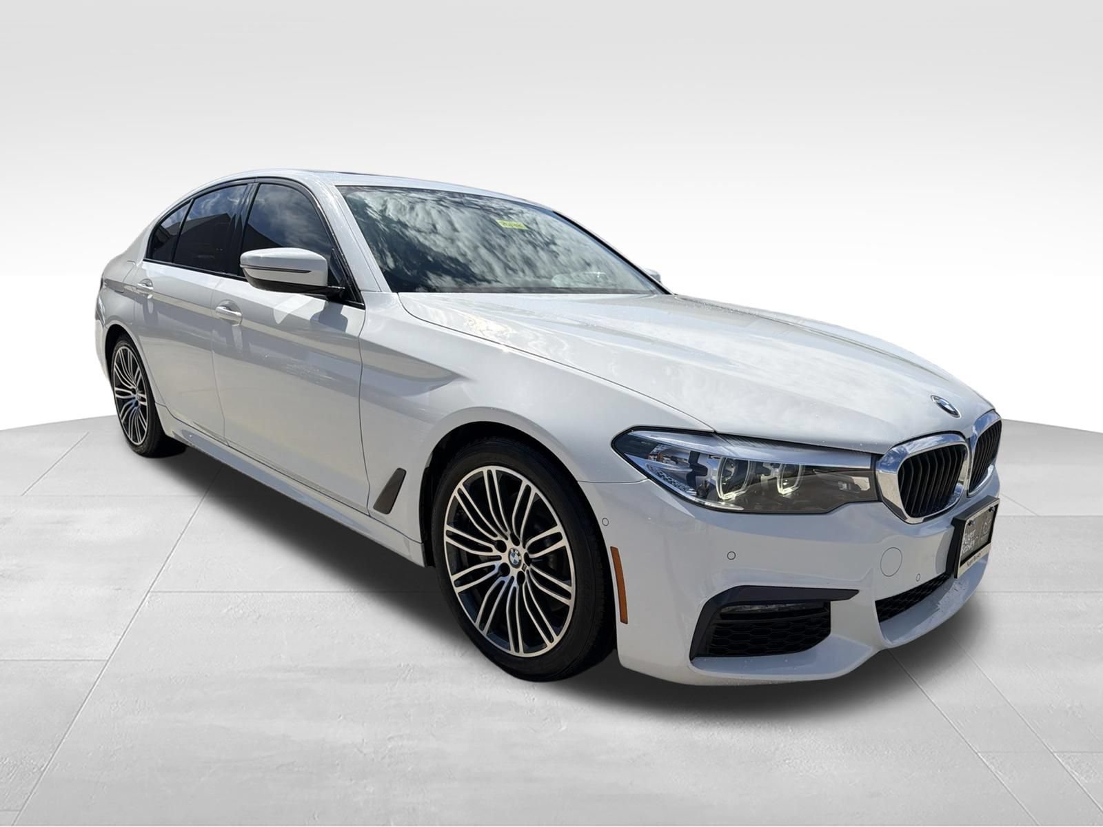 Used 2019 BMW 530i xDrive w/ M Sport Package AWD/4WD image 3