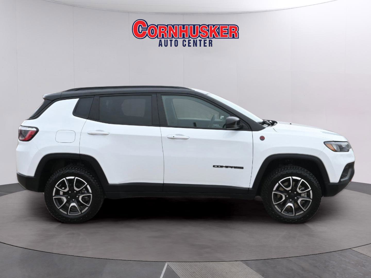 Used 2024 Jeep Compass Trailhawk image 8