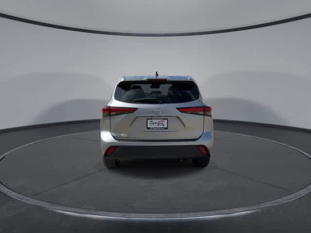 Used 2023 Toyota Highlander LE FWD image 7