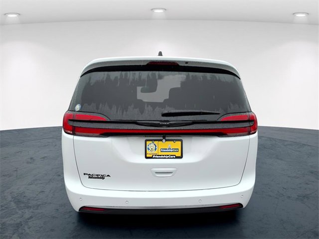 New 2026 Chrysler Pacifica Select image 8