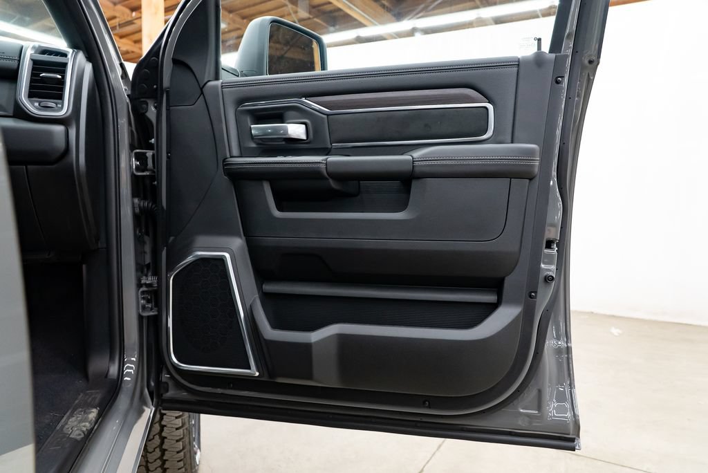 New 2026 RAM 2500 Laramie AWD/4WD image 31