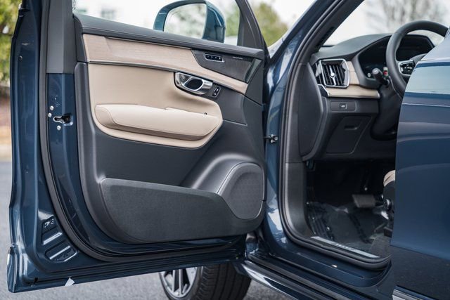 New 2026 Volvo XC90 B6 Plus w/ Protection Package Premier image 38