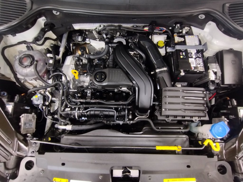Certified 2025 Volkswagen Taos S AWD/4WD image 10