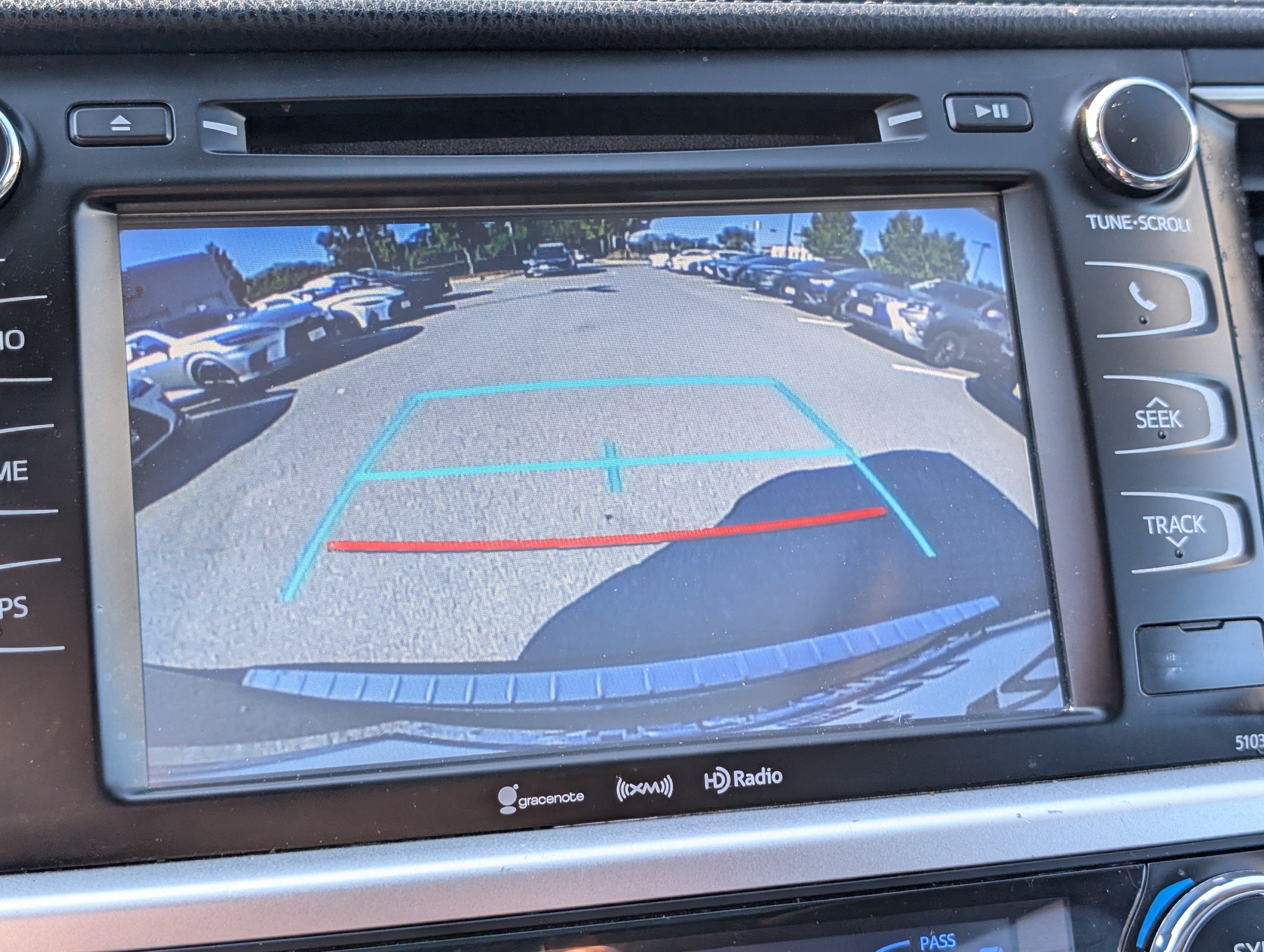 Used 2019 Toyota Highlander XLE AWD/4WD image 25