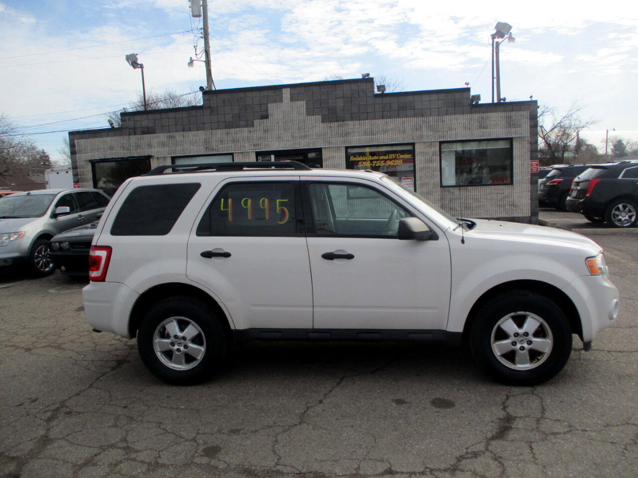 Used 2010 Ford Escape XLT image 2
