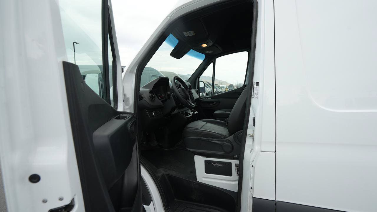 Used 2024 Mercedes-Benz Sprinter 2500 image 24