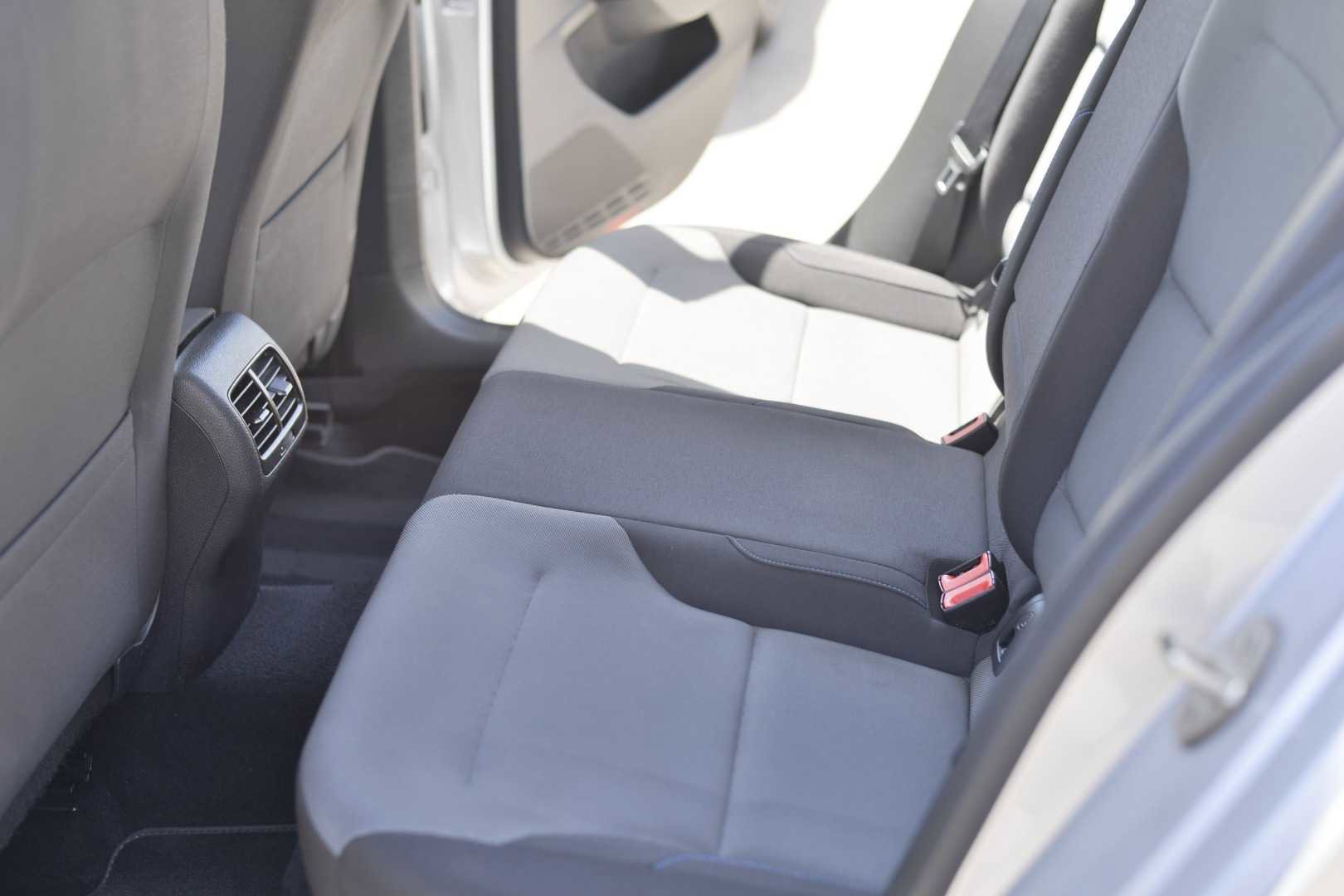 Used 2015 Volkswagen e-Golf SEL Premium image 16