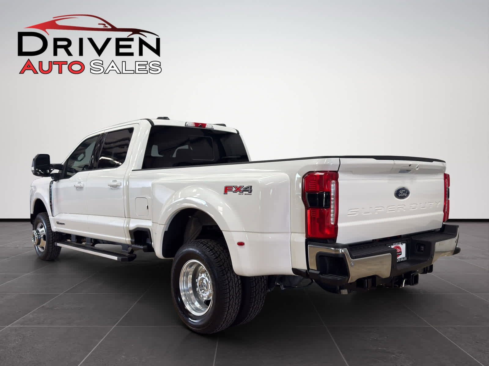 Used 2024 Ford F350 Lariat w/ FX4 Off-Road Package image 2