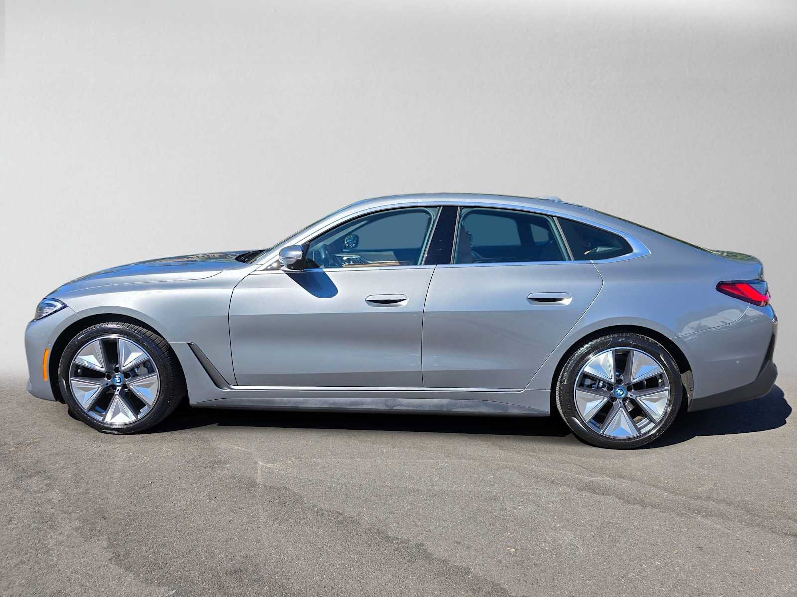 Used 2023 BMW i4 eDrive40 RWD image 6