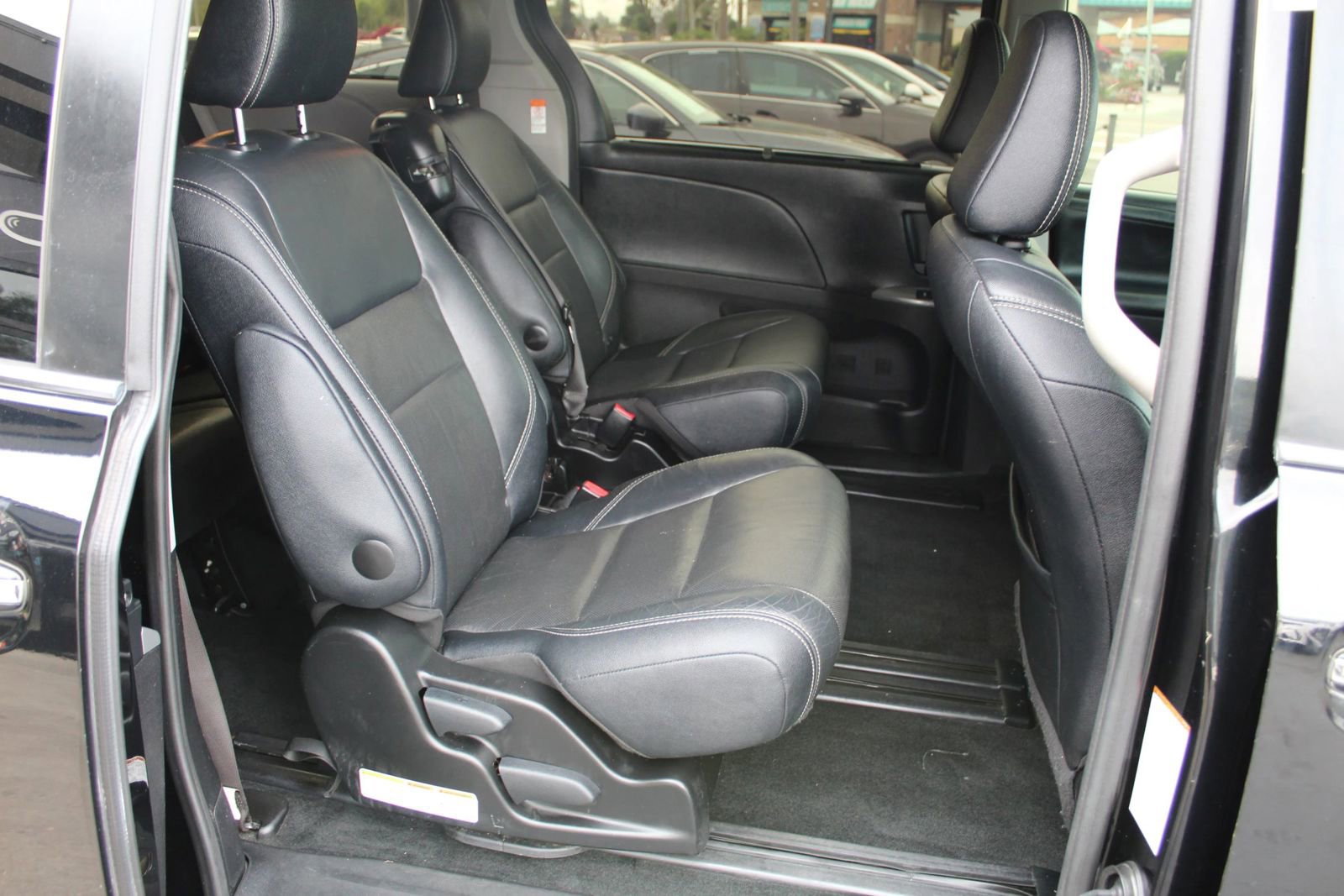 Used 2017 Toyota Sienna SE Premium FWD image 11