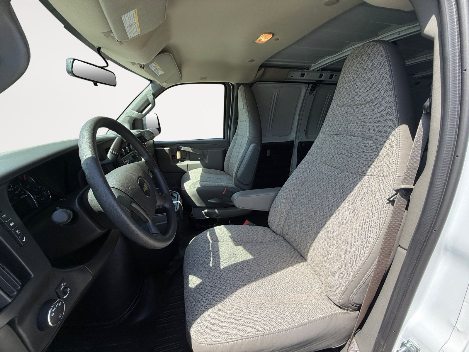 New 2026 Chevrolet Express 3500 RWD image 10