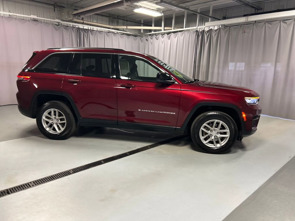 Used 2024 Jeep Grand Cherokee Laredo X AWD/4WD image 8