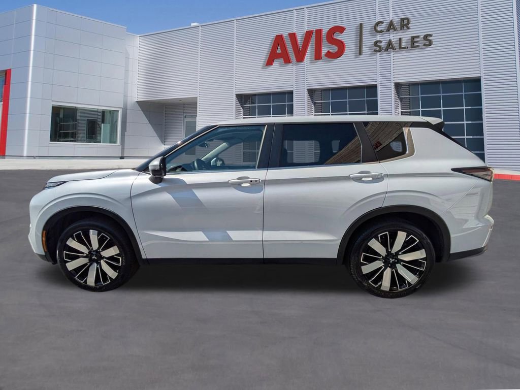 Used 2025 Mitsubishi Outlander SE AWD/4WD image 10