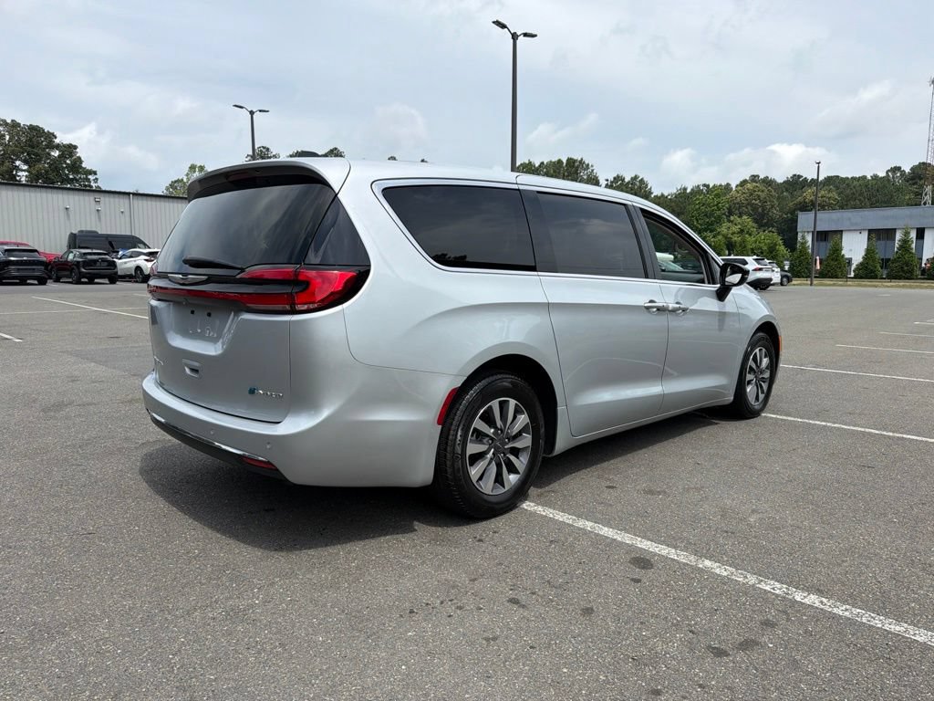 Used 2024 Chrysler Pacifica Limited FWD image 5