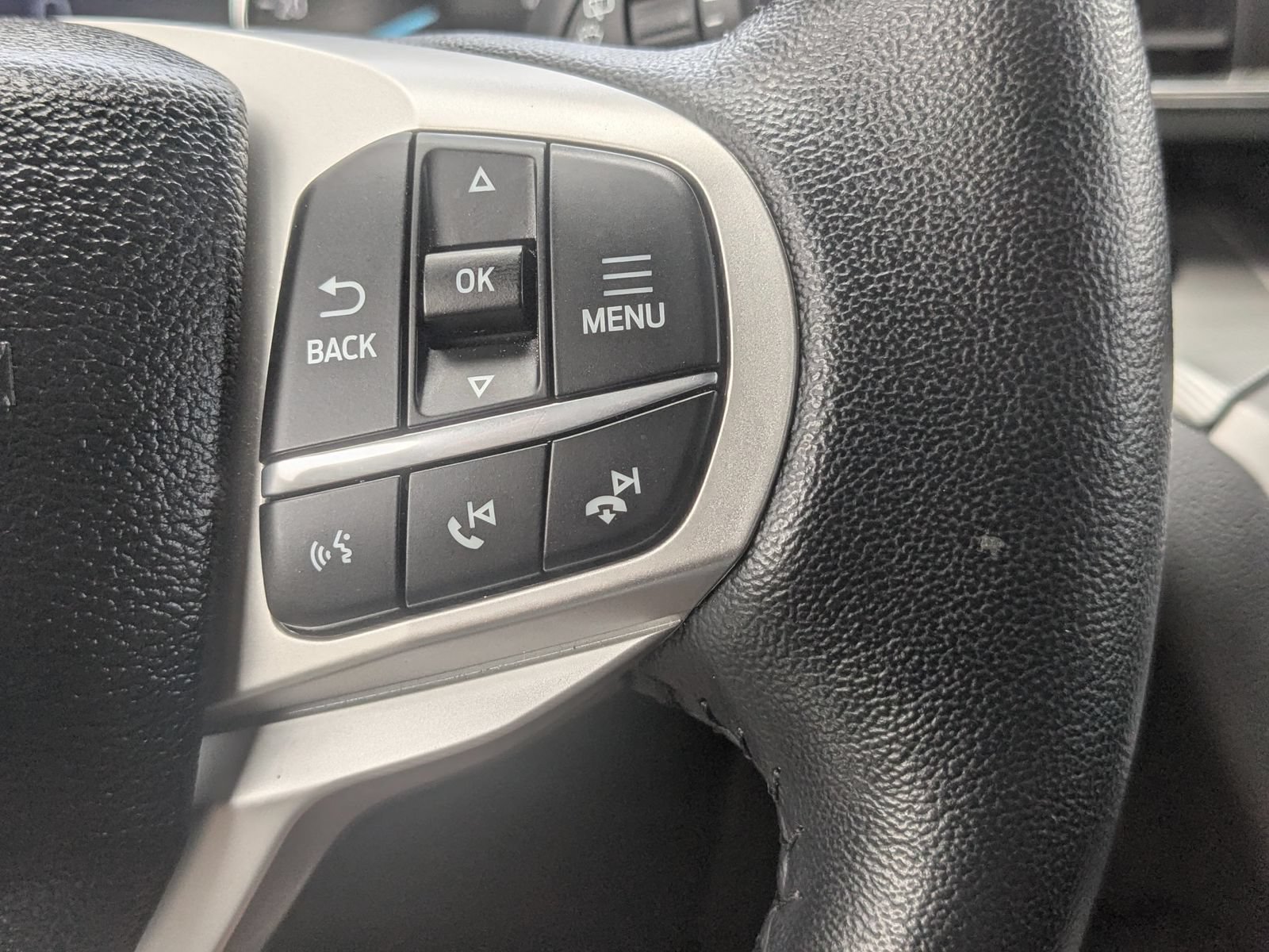 Used 2023 Ford Explorer XLT w/ Equipment Group 202A AWD/4WD image 18