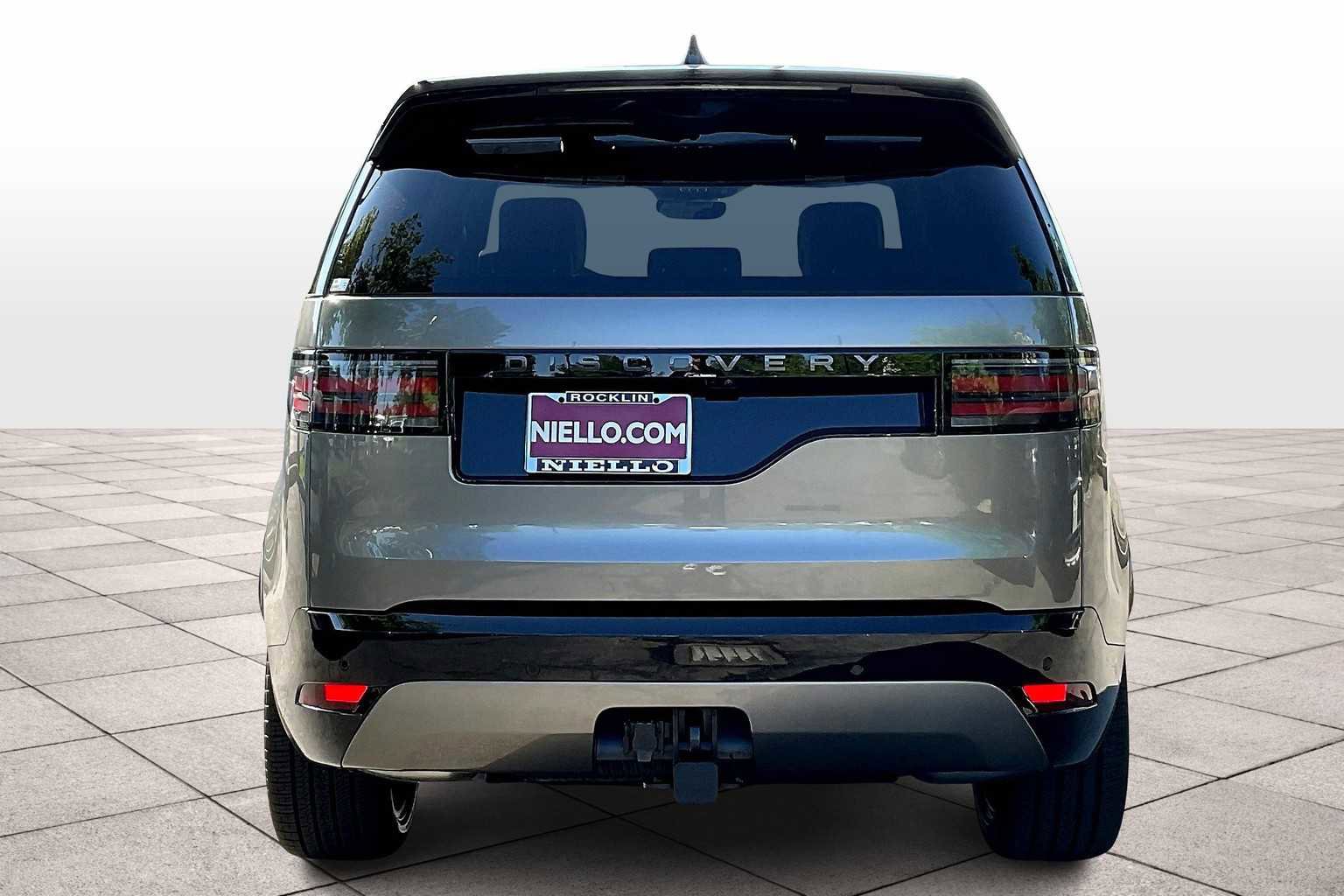 New 2025 Land Rover Discovery Dynamic SE image 6