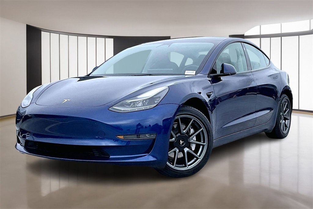 Used 2023 Tesla Model 3 Standard Range image 1