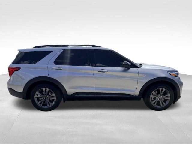 Used 2023 Ford Explorer XLT w/ Equipment Group 202A RWD image 4