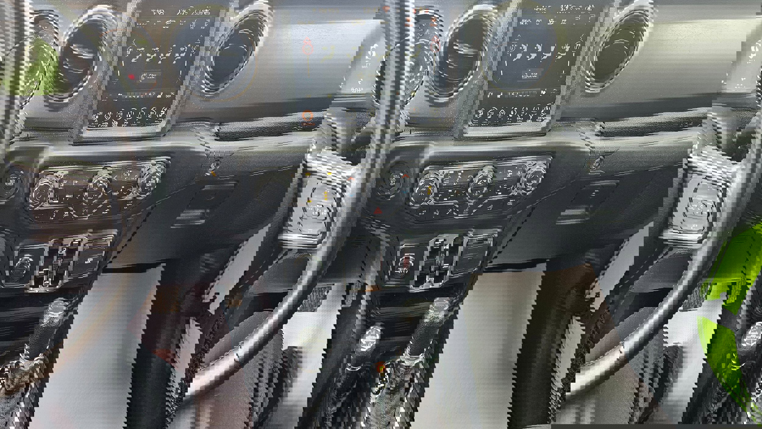 Used 2021 Jeep Gladiator Willys image 26