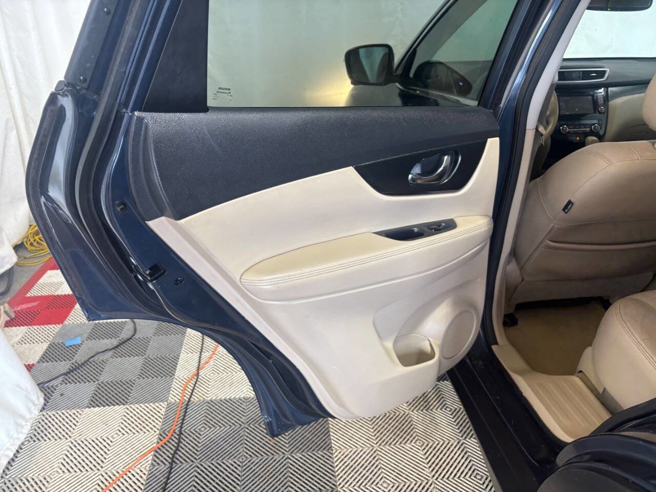 Used 2015 Nissan Rogue SL image 8