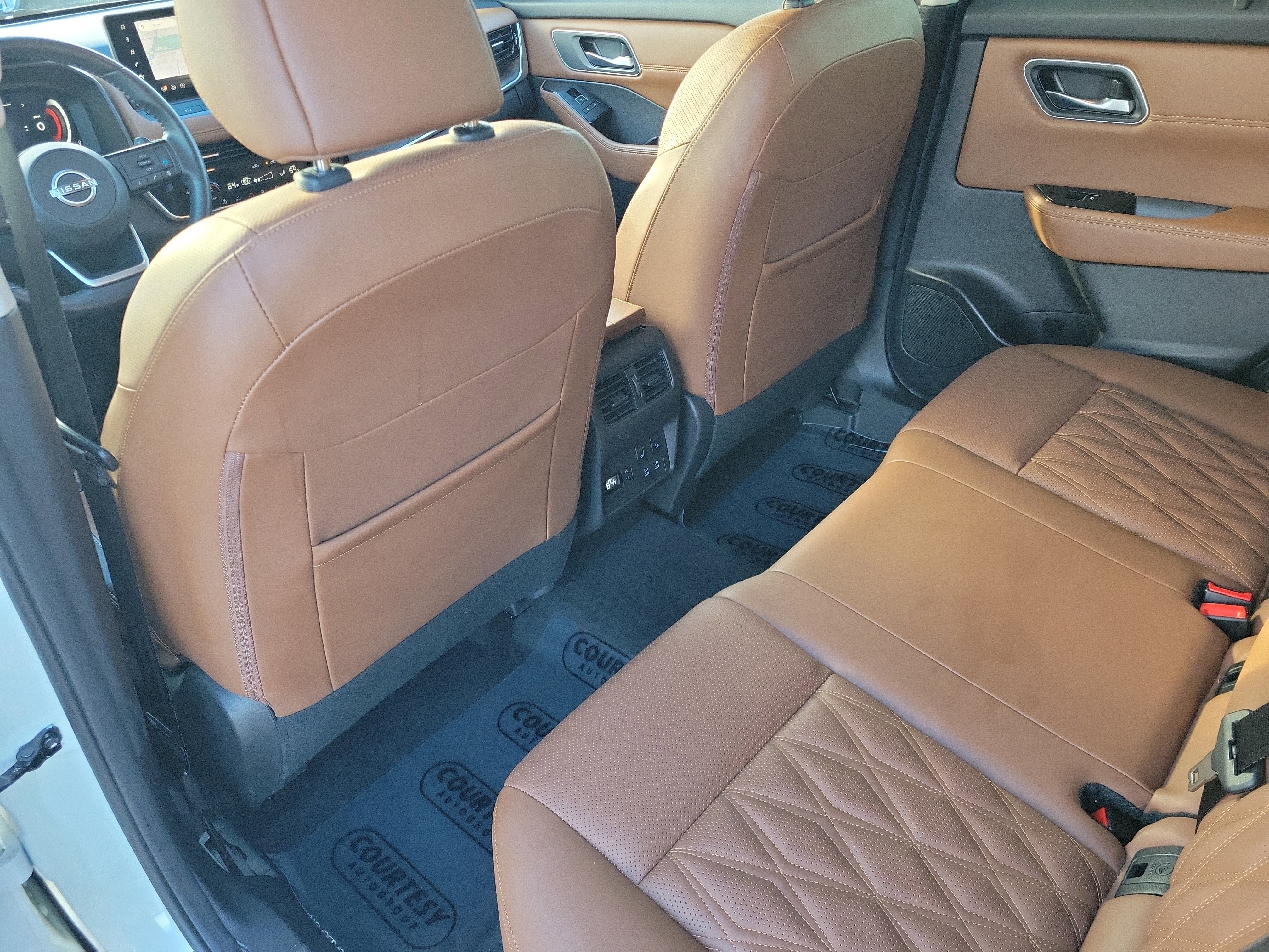 Used 2024 Nissan Rogue Platinum w/ Platinum Premium Package image 8