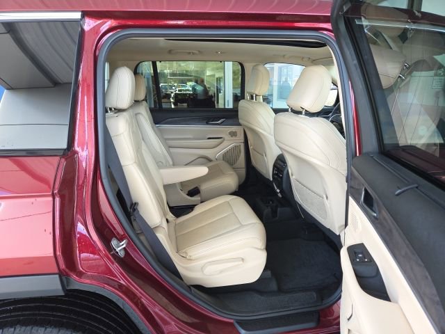 Used 2022 Jeep Grand Cherokee L Limited w/ Luxury Tech Group II image 59