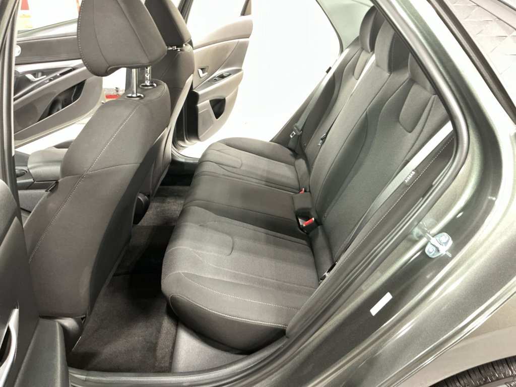 Certified 2025 Hyundai Elantra SE image 14