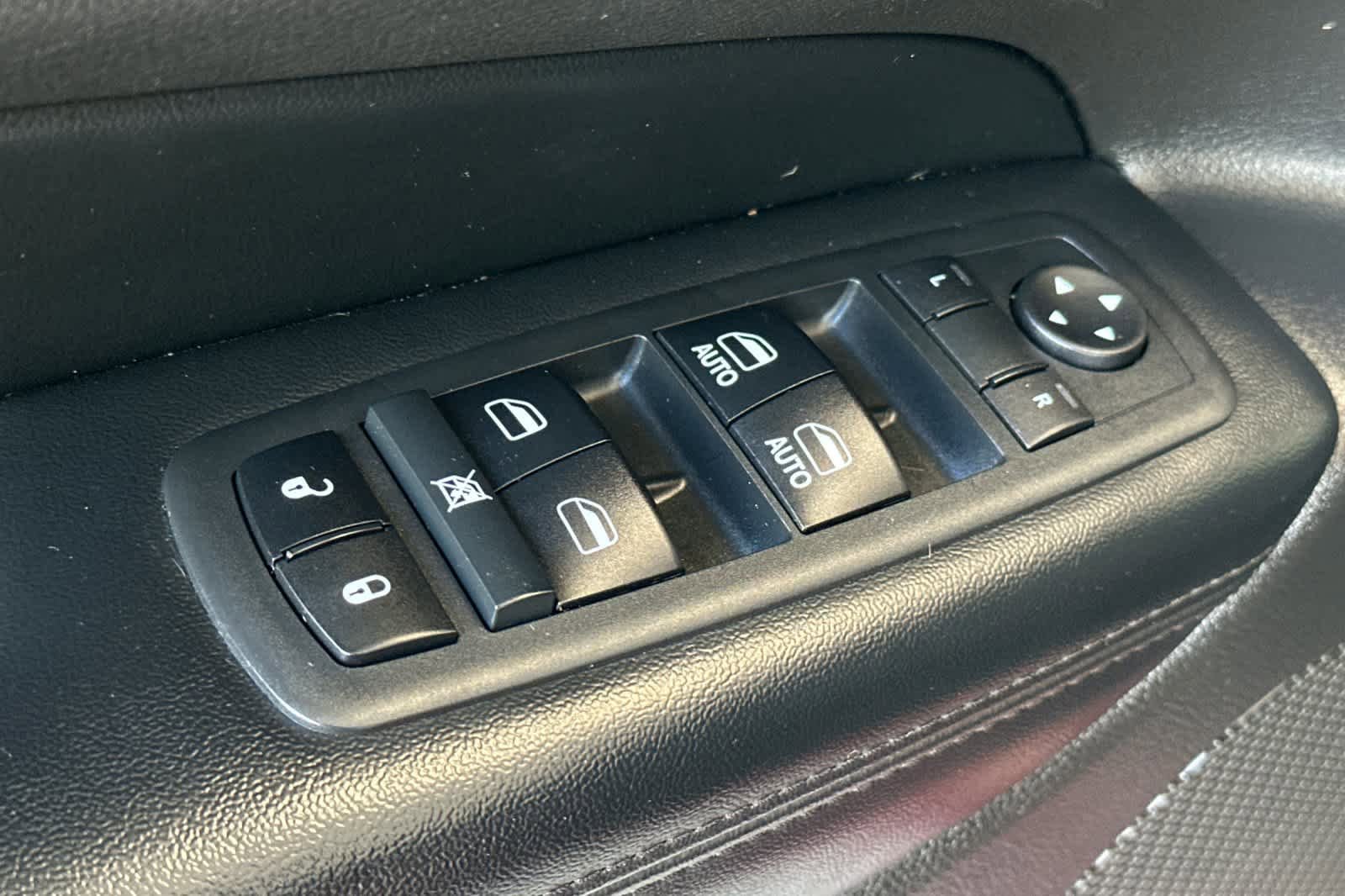 Used 2018 Jeep Grand Cherokee Altitude AWD/4WD image 13