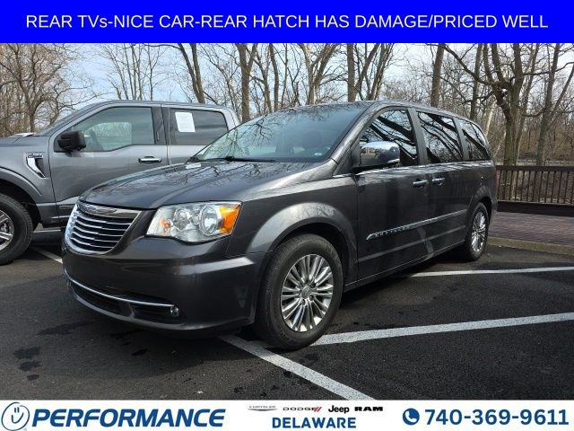 Used 2015 Chrysler Town & Country Touring-L w/ Driver Convenience Group image 1