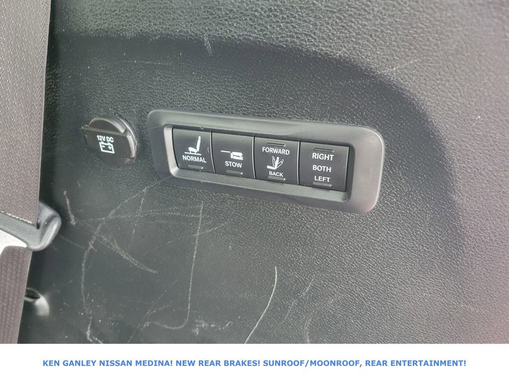 Used 2017 Chrysler Pacifica Limited image 48