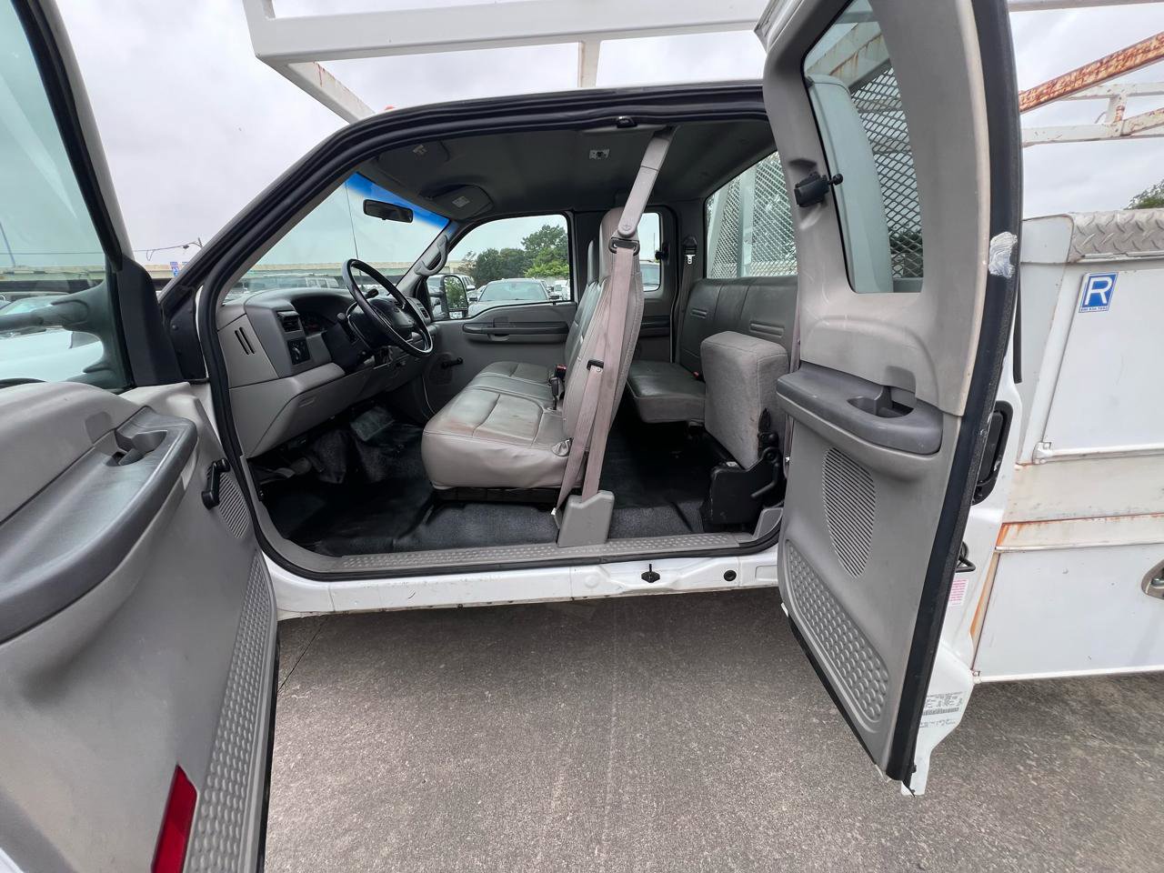 Used 2001 Ford F350 XL image 62