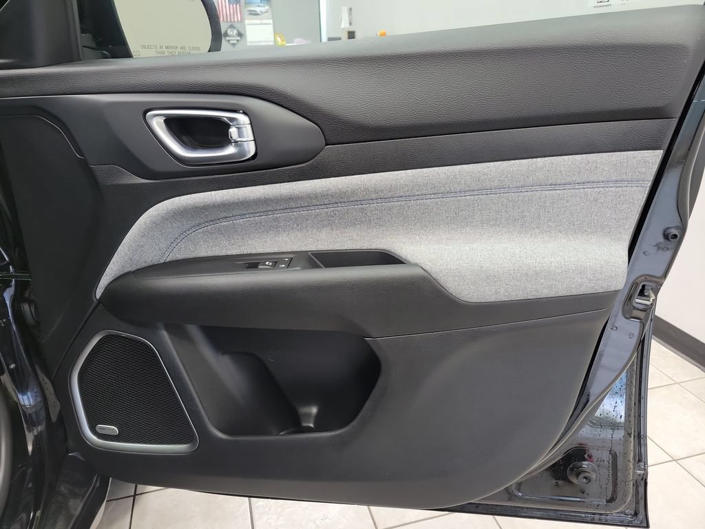 Certified 2022 Jeep Compass Latitude w/ Sun and Sound Group AWD/4WD image 24