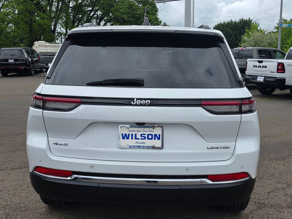 Used 2023 Jeep Grand Cherokee Limited AWD/4WD image 7