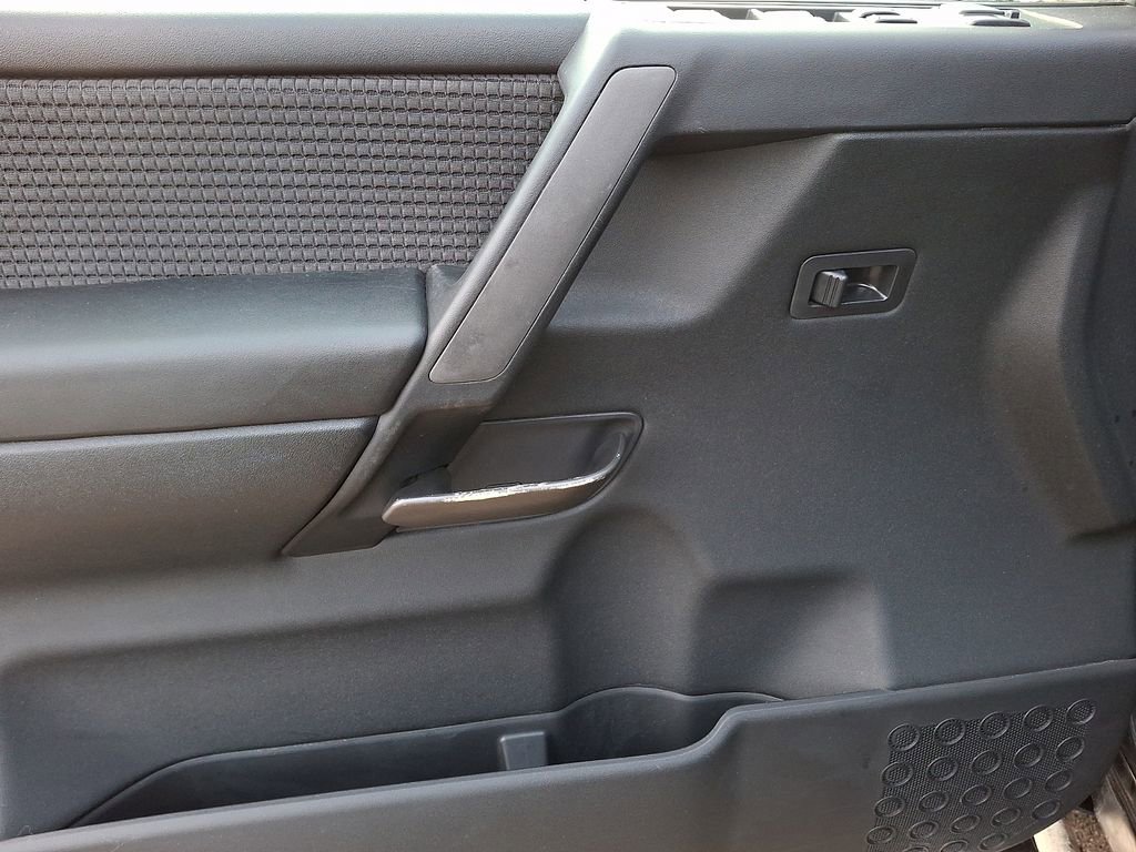 Used 2014 Nissan Titan SV w/ SV Value Truck Package image 8