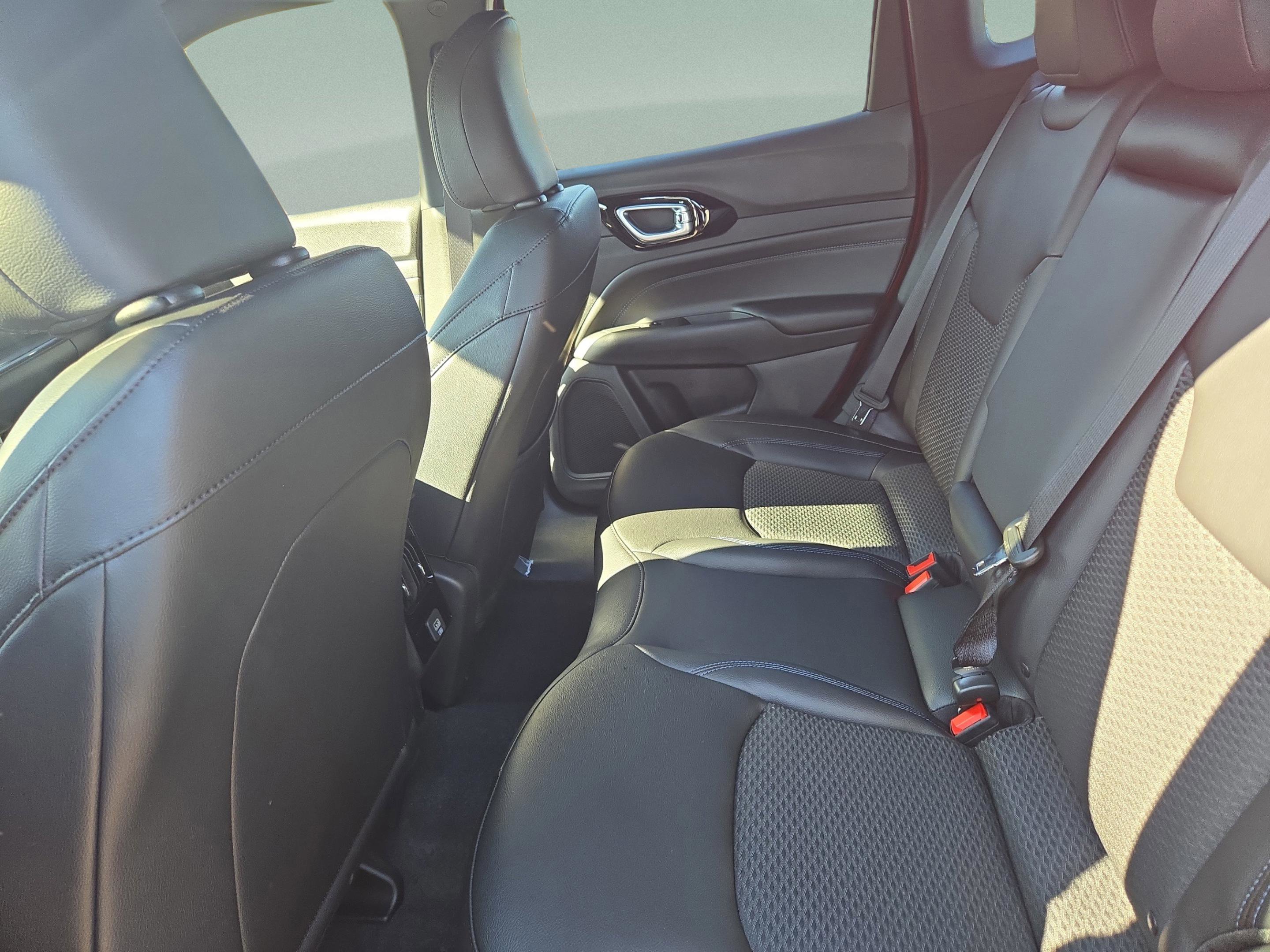 New 2026 Jeep Compass Latitude AWD/4WD image 21