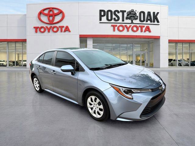 Used 2026 Toyota Corolla LE FWD image 2