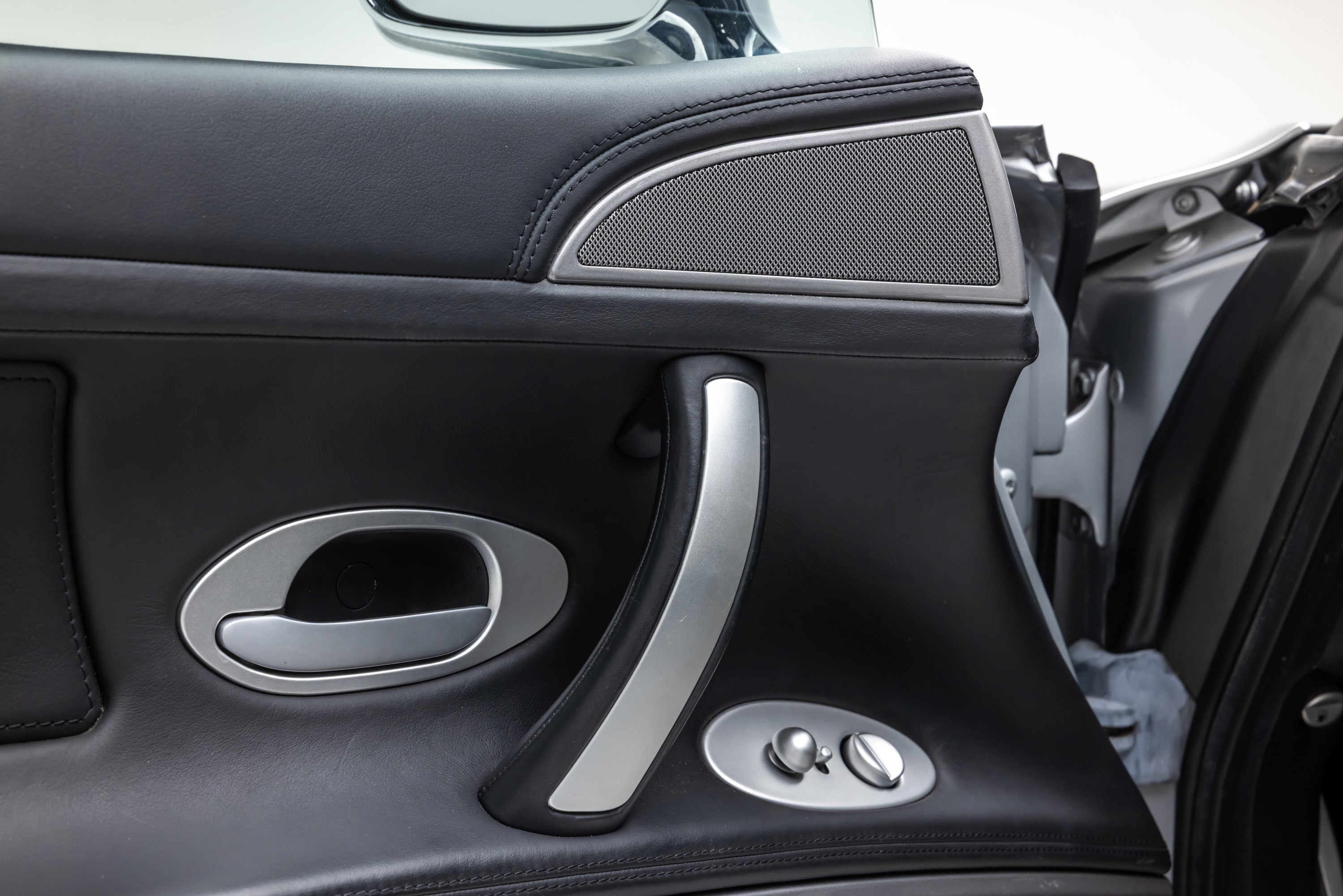 Used 2003 BMW Z8 image 56