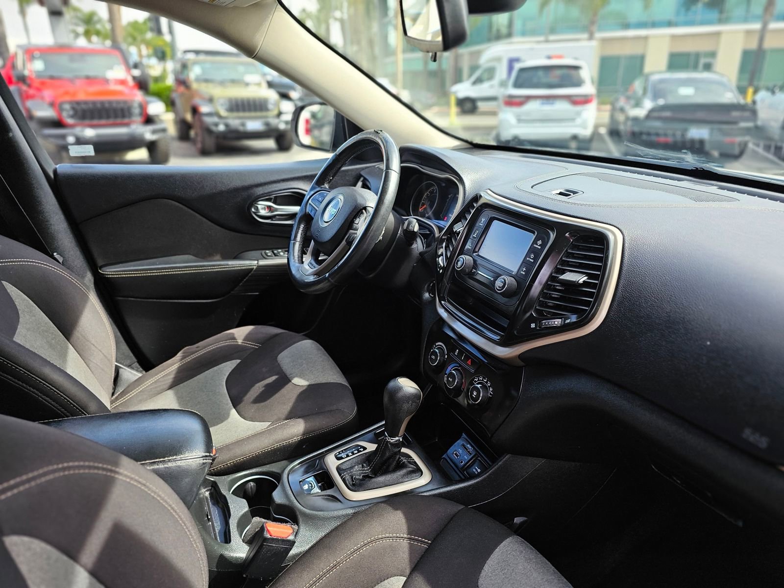 Used 2015 Jeep Cherokee Sport w/ Sport Appearance Group image 26