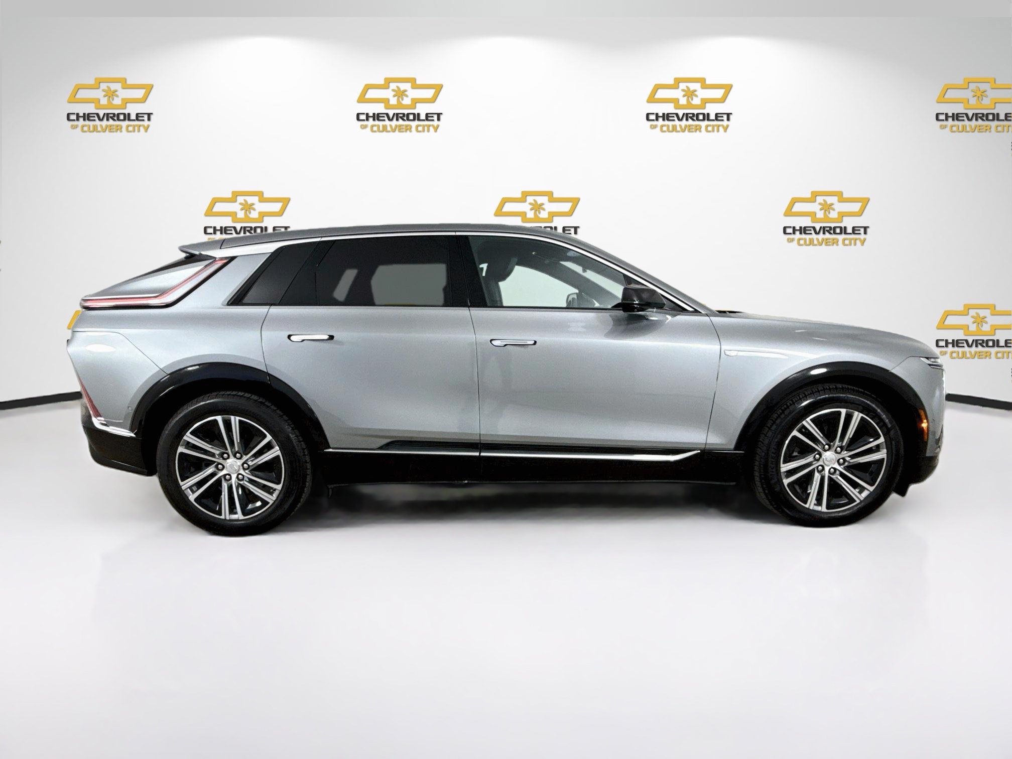 Used 2024 Cadillac Lyriq Luxury RWD image 9