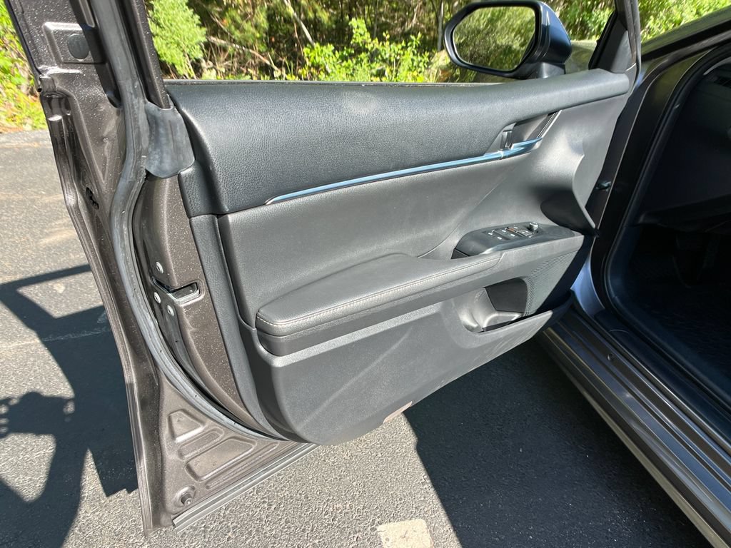 Used 2019 Toyota Camry XSE FWD image 11