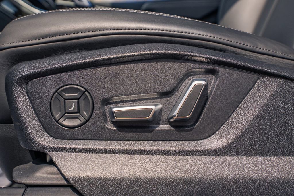 Used 2025 Audi Q8 Prestige image 21