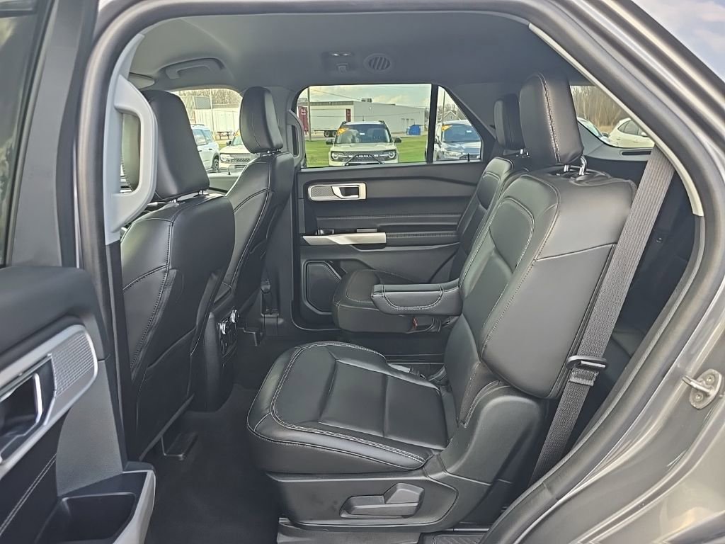 Used 2022 Ford Explorer XLT w/ Equipment Group 202A image 19