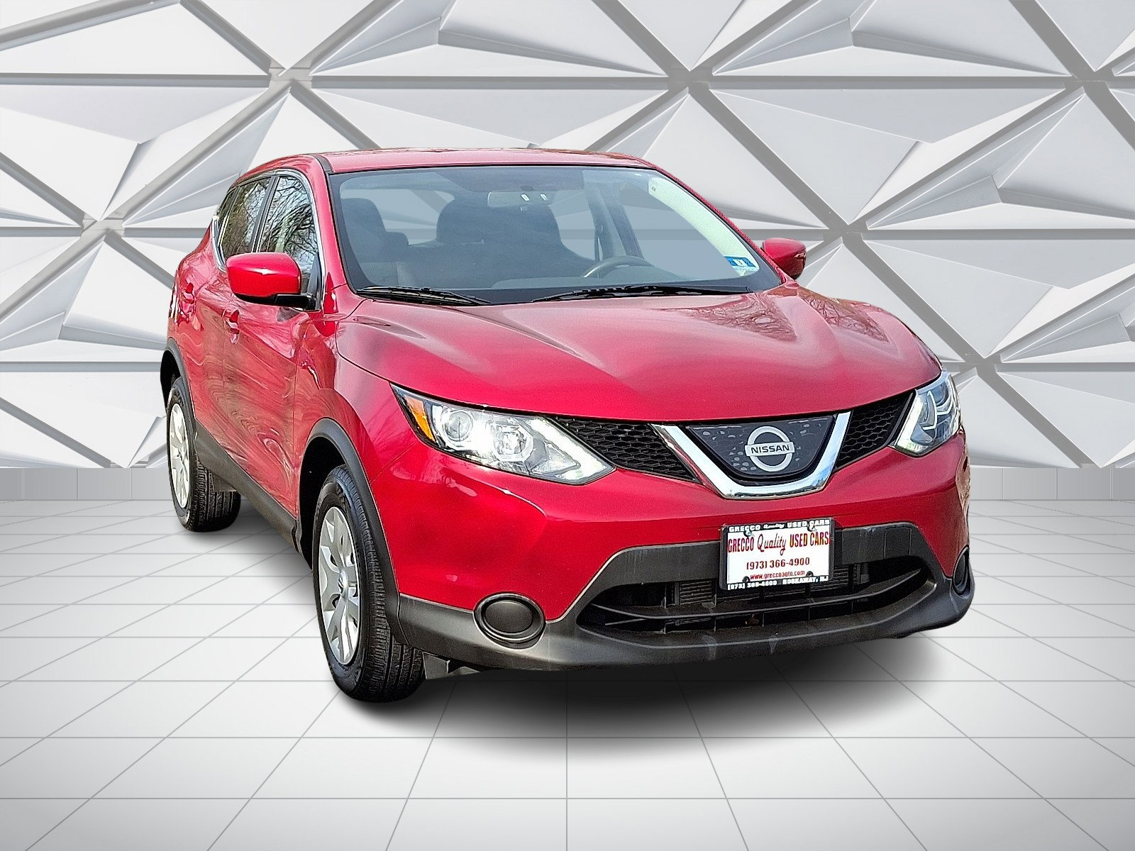 Used 2018 Nissan Rogue Sport S image 2