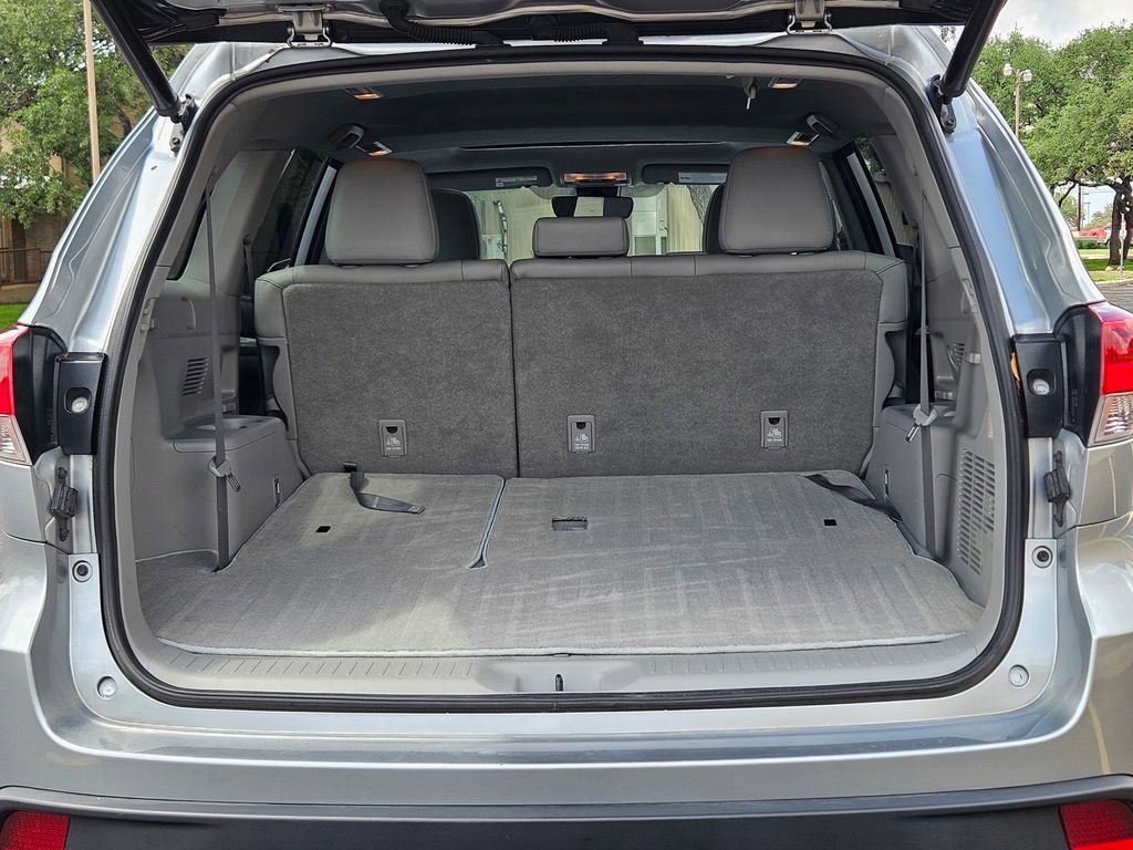 Used 2019 Toyota Highlander XLE FWD image 10
