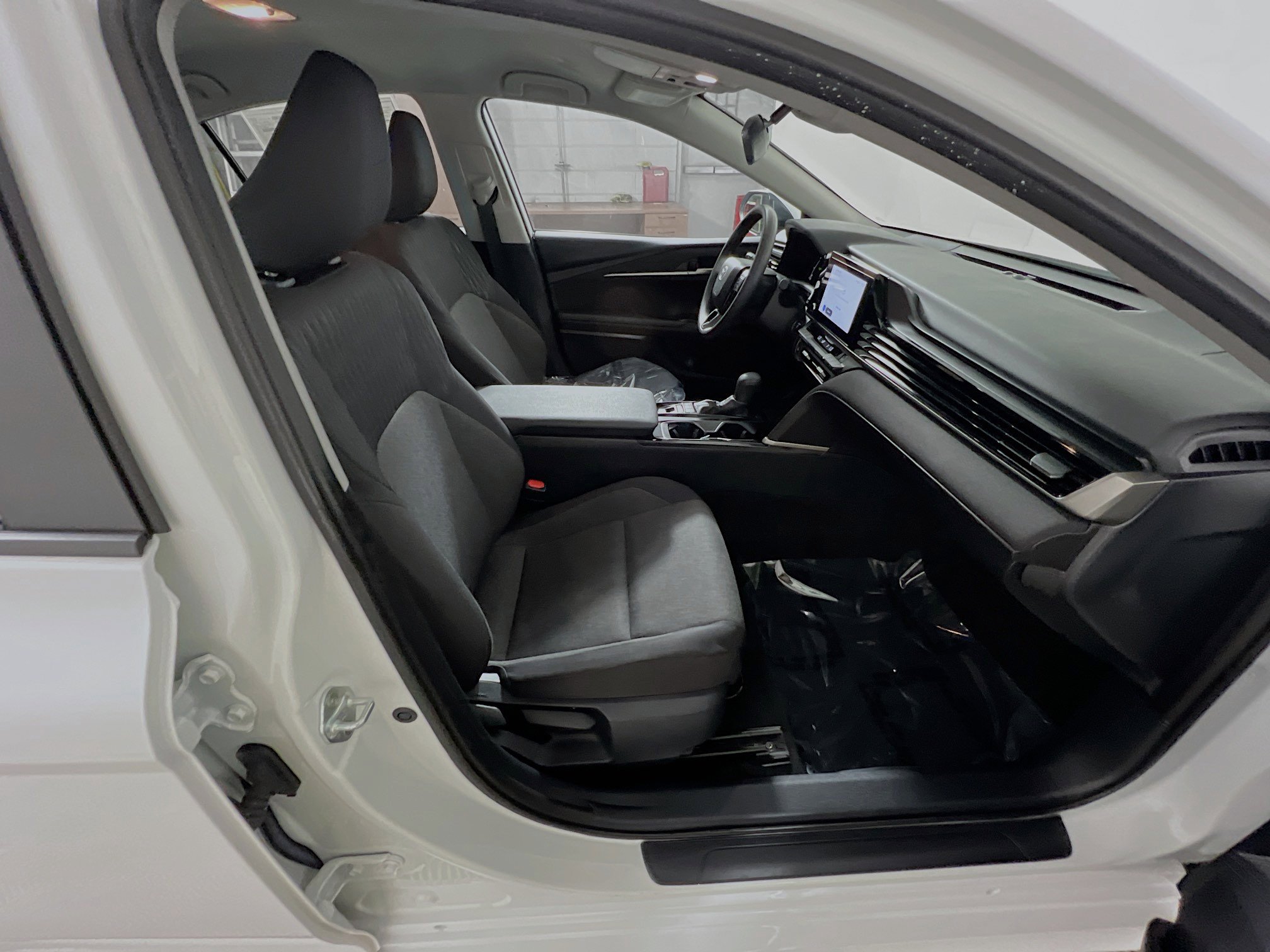 Used 2025 Toyota Camry LE FWD image 31