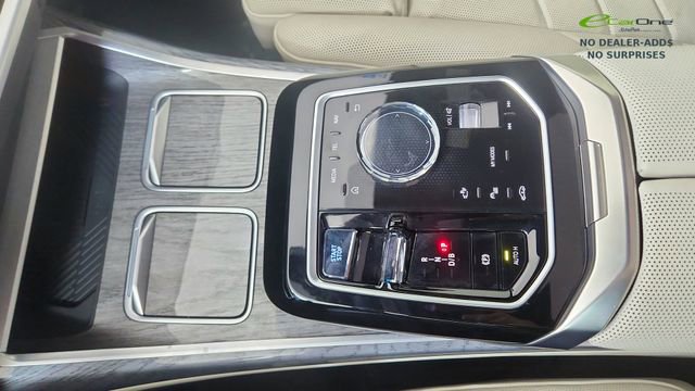 Used 2024 BMW i7 xDrive60 image 54