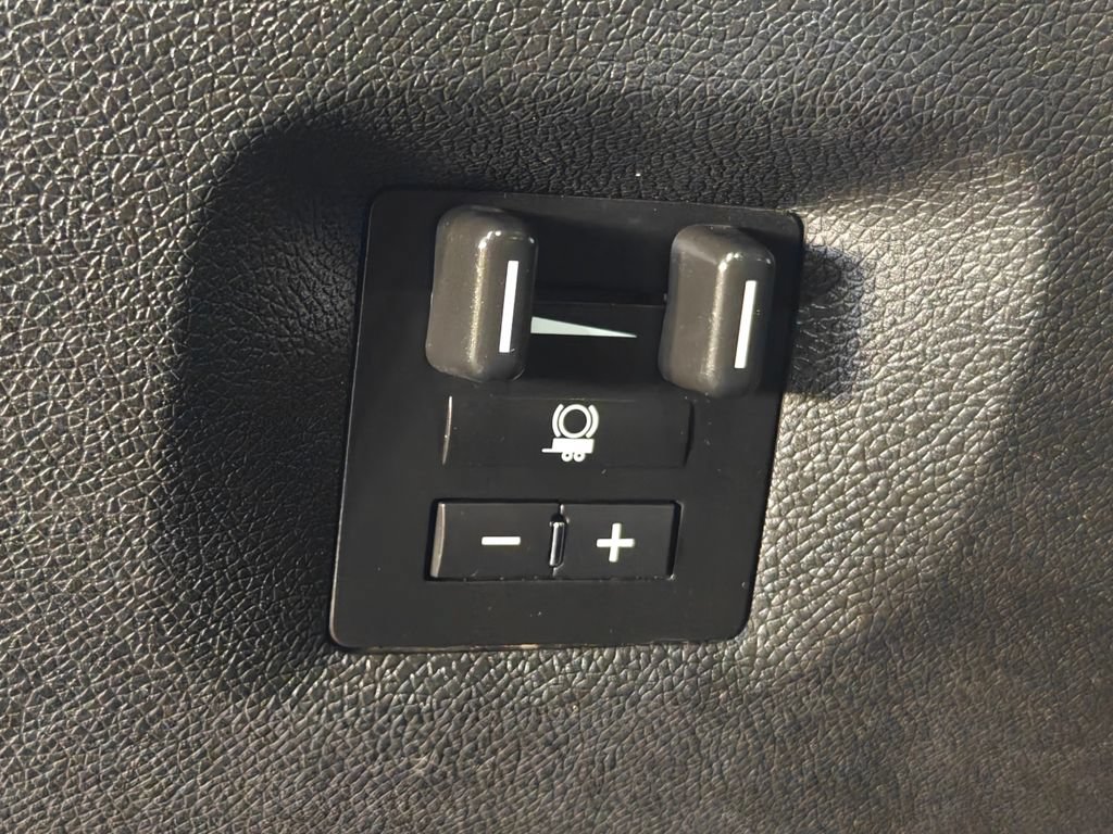 Used 2013 Chevrolet Silverado 2500 LT w/ Interior Plus Package AWD/4WD image 8